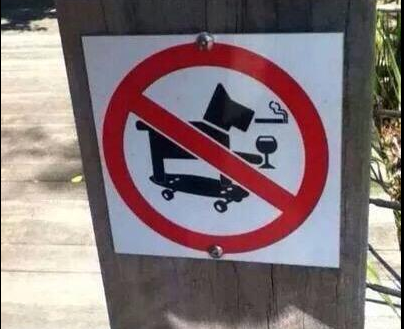 CauseWereGuys's tweet photo. I don't know who this dog is or why he's banned from this park but he certainly seems like a lot of fun. http://t.co/arcS6SauTF