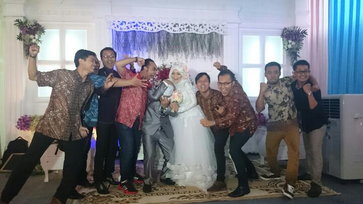 zalical's tweet photo. Nikahan mas nanda&amp;mbak noni 🙌🎉 http://t.co/6ZaEkEaE9a