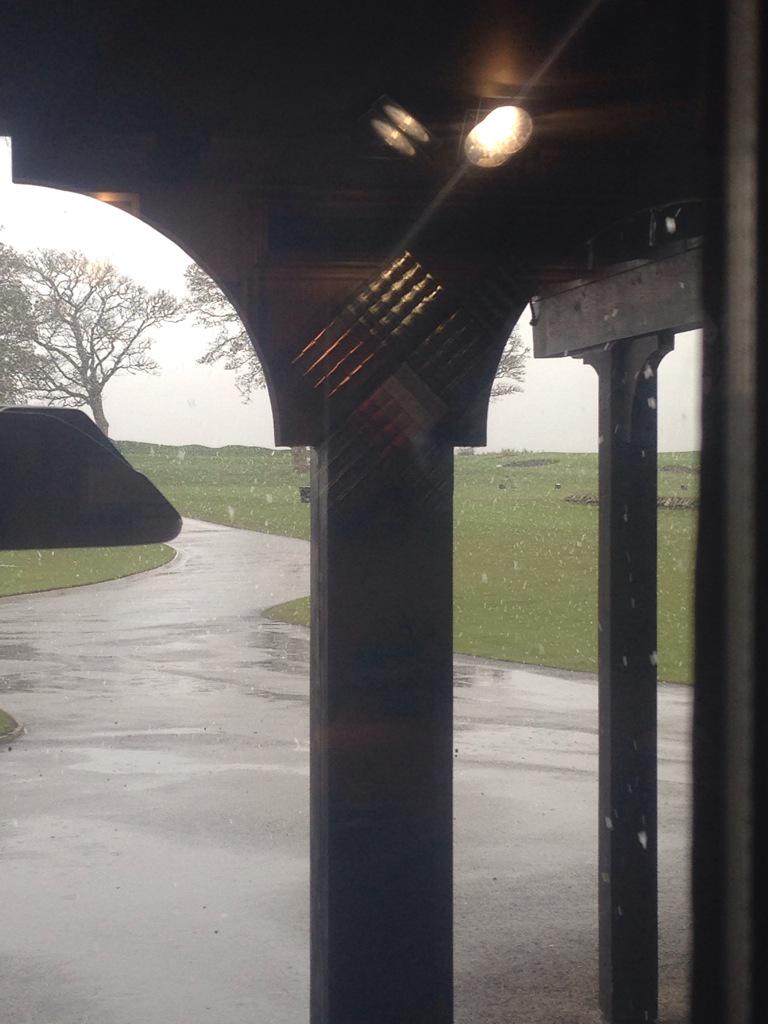 rich_macs's tweet photo. Snowing in may the joys! #wintersback #snow #thehighlands http://t.co/qMSdtDn3T2