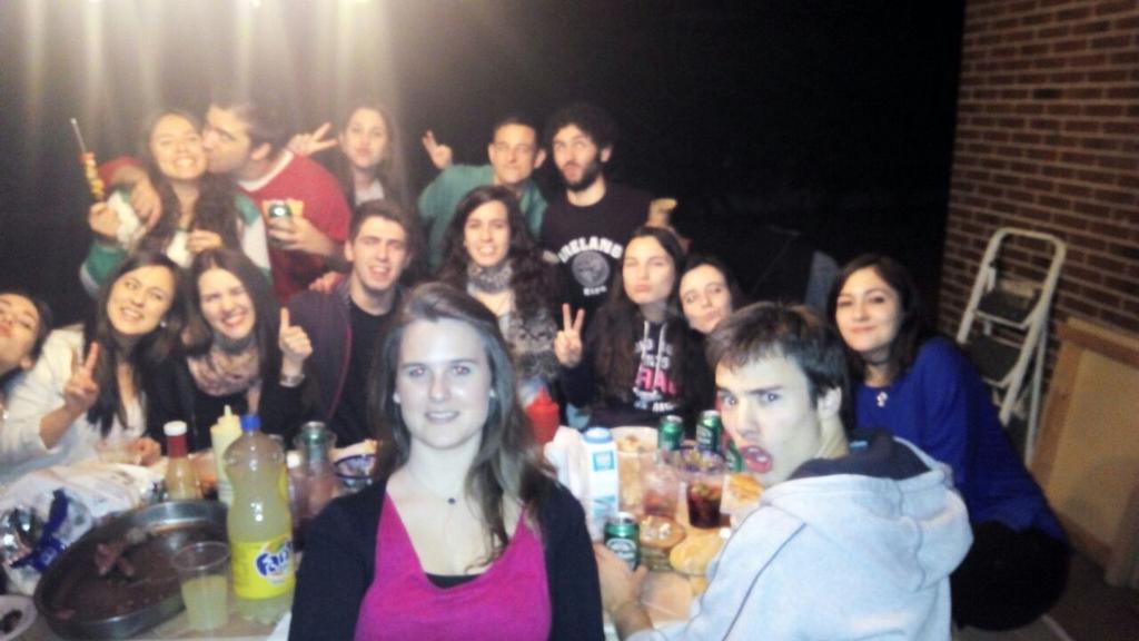 MarriaGonssalez's tweet photo. Bien de barbacoa 👌👌 
#casar'15 #volveremos #biomédicosporelmundo http://t.co/wMqQsfW0KI