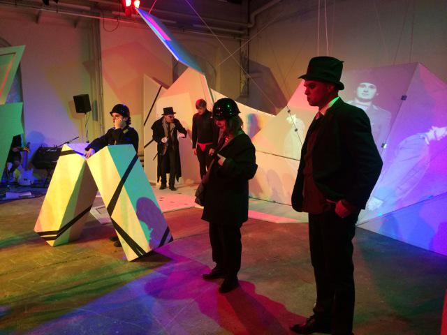 Studierende der KISD gestalten Bühnebild für die Theaterfassung:
Das Cabinet des Dr. Caligari.
orangerie-theater.de