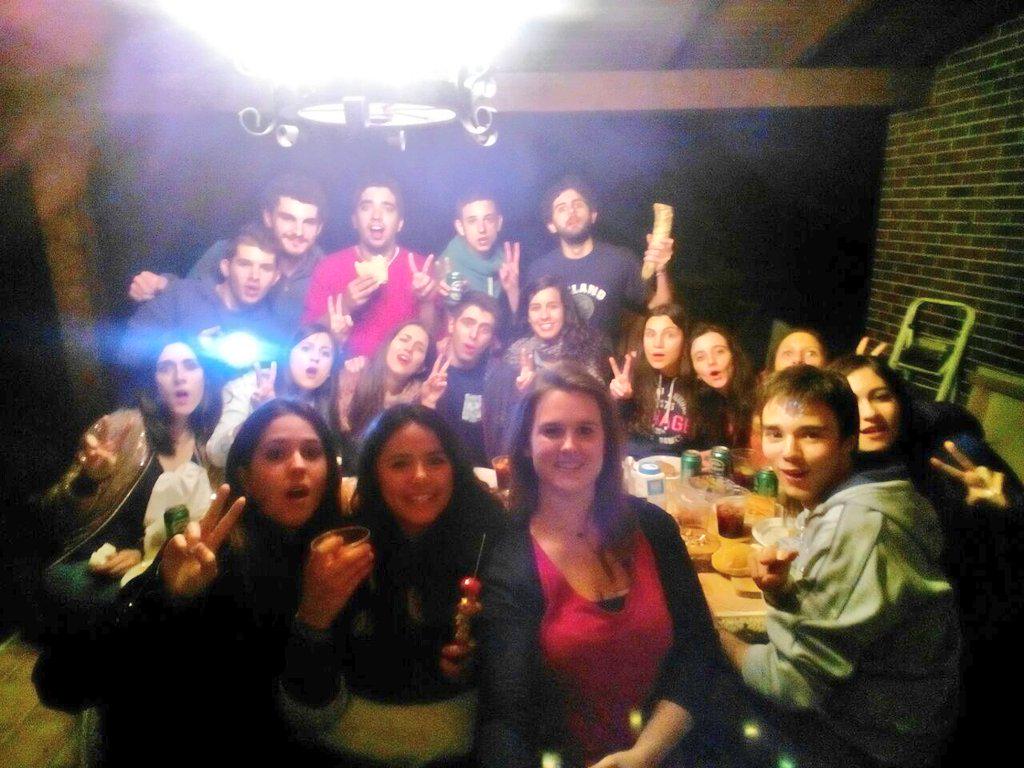 MarriaGonssalez's tweet photo. Bien de barbacoa 👌👌 
#casar'15 #volveremos #biomédicosporelmundo http://t.co/wMqQsfW0KI