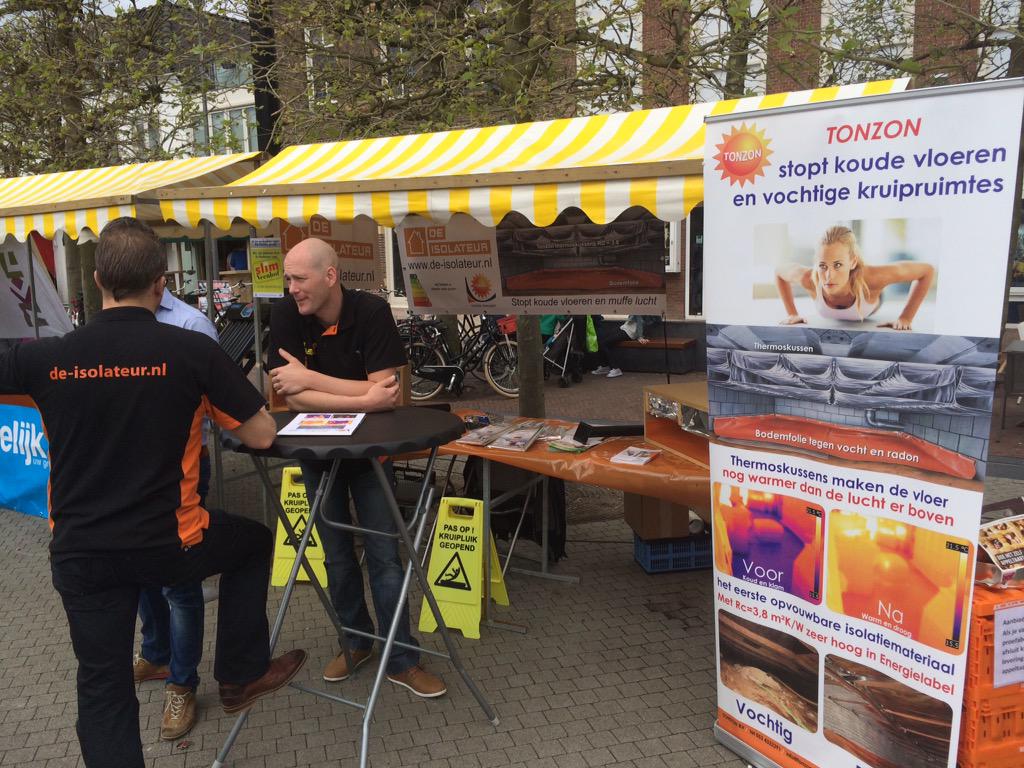 Markt_Duurzaam's tweet photo. Het is gezellig druk op de #Duurzaamheidsmarkt in #Wijchen. De markt staat er nog tot 17:00u. U komt toch ook? http://t.co/GE8SxTjNRP