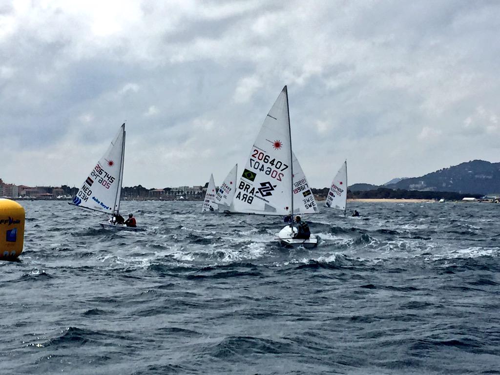 USSailingTeam's tweet photo. Laser @char_buck_ rounds in 1st at mark 1 #MedalRace #2015SWC #Hyeres2015 @westcoastu watch live @ESPN3 http://t.co/UnghoALgPo