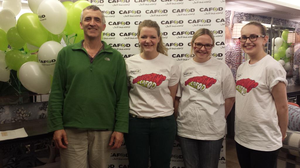 CAFODevents's tweet photo. We're ready for the first @CAFOD runners who are due to arrive any time now! #LondonMarathon http://t.co/LP1rGJV7cI