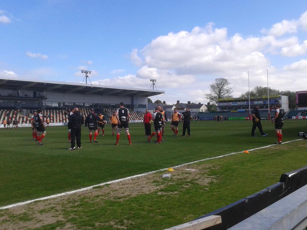 AberavonRugby's tweet photo. Approaching kick off at Rodney Parade #CmonAfan #BackTheWizards http://t.co/8B4HzVafXk