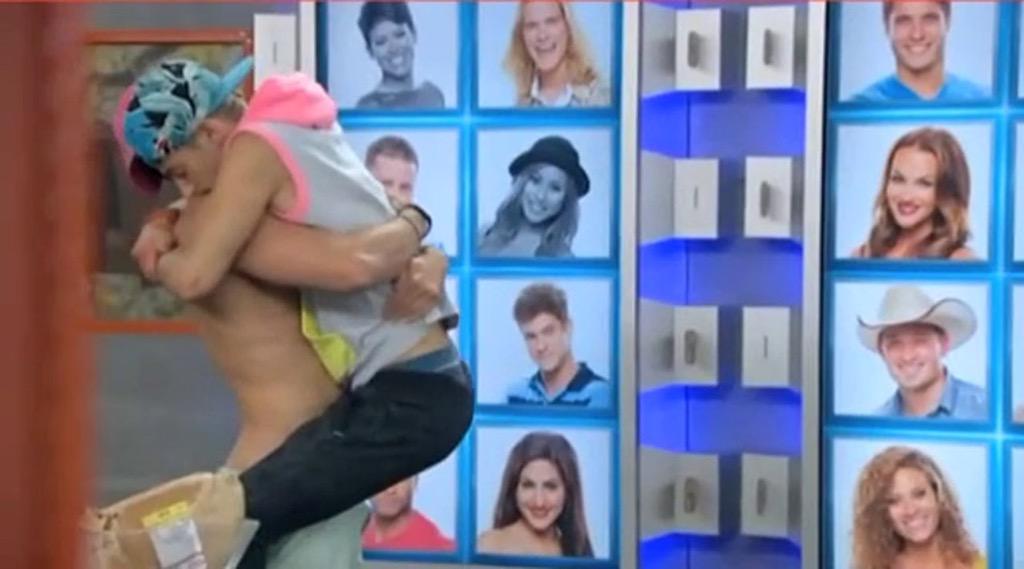 Blesszankie's tweet photo. #NotZachsHand #notzach #jk #itsobviouslyzach 💟☺️
#Zankie #blessingyourTL http://t.co/MWrGowYTpS