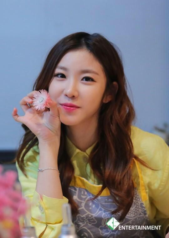 HyoseongB's tweet photo. .

少しお休みさせて下さい。
心身的にも体調もなかなかよくならなくてすみません。
ちゃんと戻ってきます。
皆さん愛してます。
直ぐ帰ってきますから。 http://t.co/thkRqM2knD