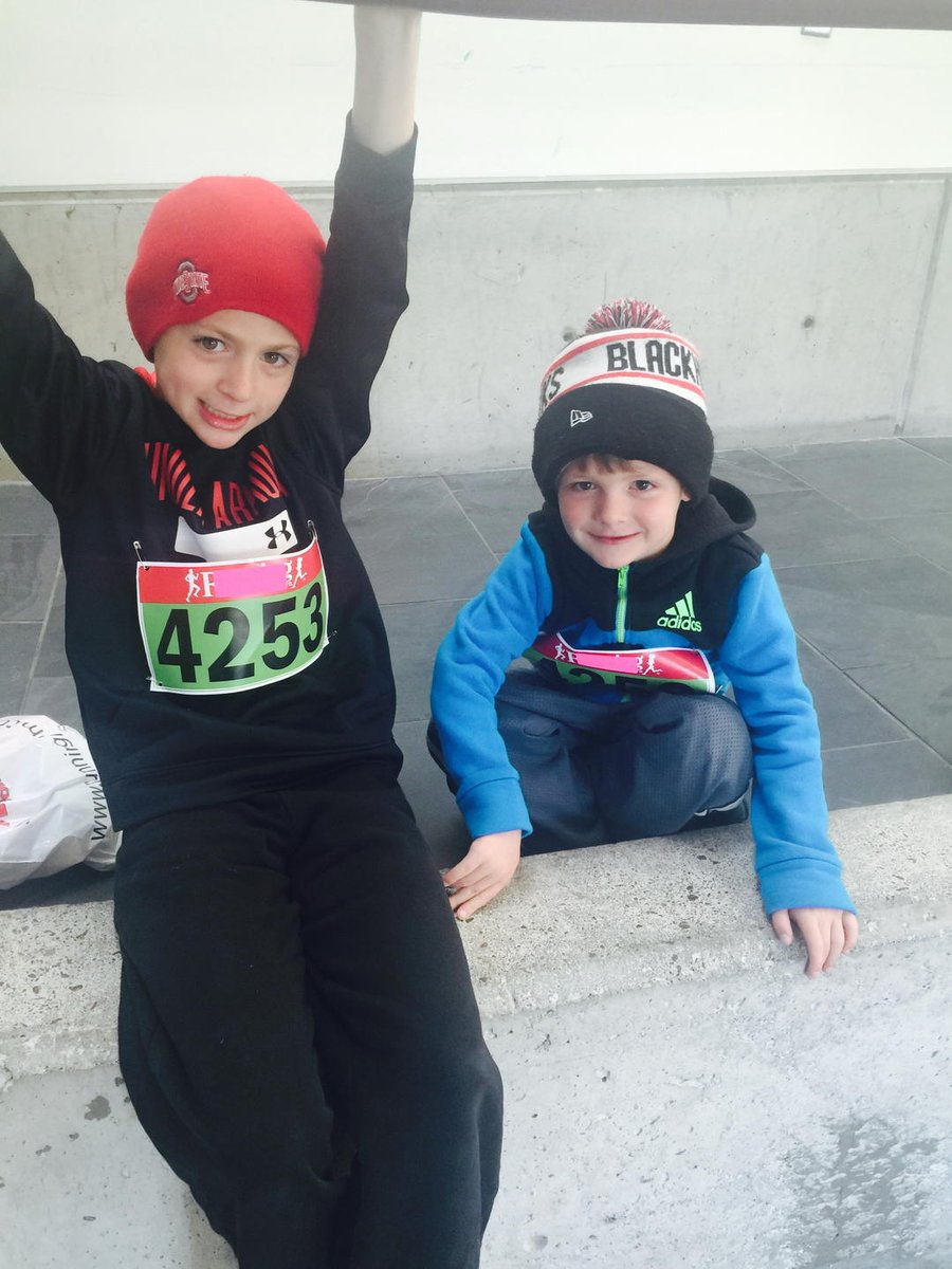 JoeWoodward6's tweet photo. Pre-run stretch #1Kfunrun @KMforCare http://t.co/UaC3KXSXaq