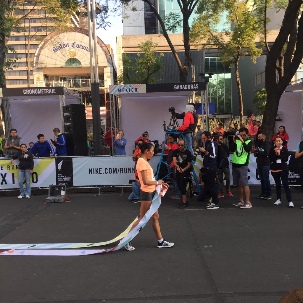 Portal21k's tweet photo. Ya tenemos a la ganadora ¡muchas felicidades! #21KRules #werunméxico 💪😎 http://t.co/EeaKAN6ysd