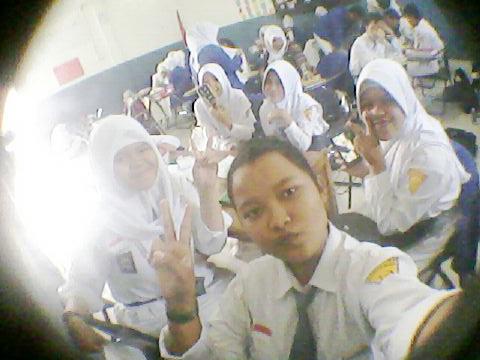FarmasiSatu_7's tweet photo. Ningrum, Alfina, Ima, Maulina Namira.... http://t.co/EcSXn7Xye4