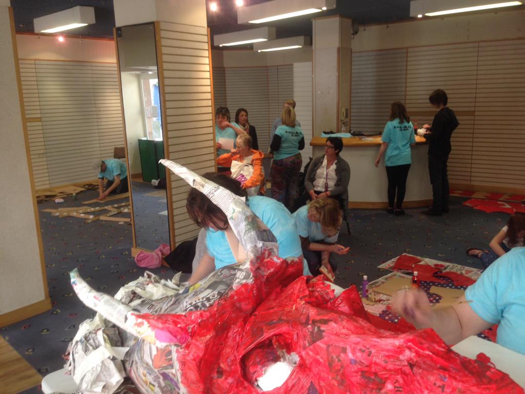 TallFoxDot's tweet photo. Dragon building was superb yesterday! So much done! #free #art #community #artproject #Sittingbourne http://t.co/cnliSANonp