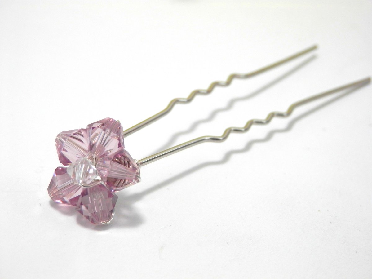 daisydooashby's tweet photo. #diywedding make these daisy hairpins. Easy-peasy with this downloadable pdf tutorial £3 http://t.co/AYDMCJ68xU http://t.co/bIBd74WGzX