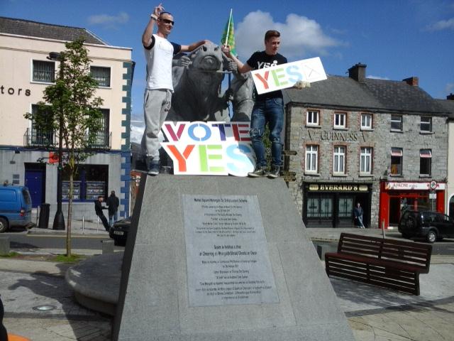 YMeath's tweet photo. Navan says Yes to the #MarRef http://t.co/NMuNlmiklZ
