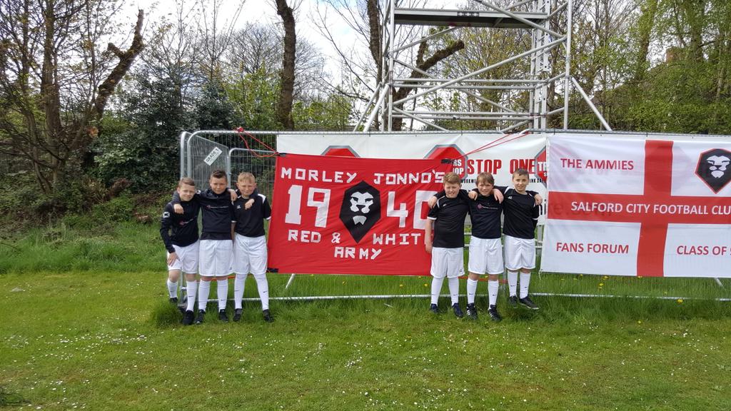 BroughtonM7's tweet photo. Getting teady for the celebrations! @SalfordCityFC @knott1982 @Nicolabarbs http://t.co/MWIVK8gTnY
