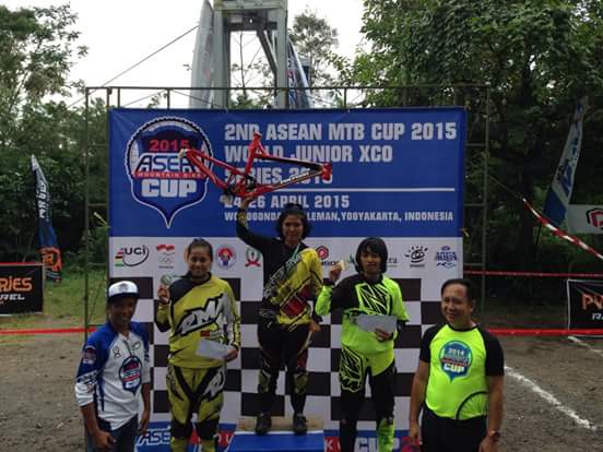 jamcyclejepara's tweet photo. Alhamdulillah masih ada rider #jepara yg meraih podium. Nining 1st elite, Mukib 3rd elite. Andi Prayoga 1st sport. http://t.co/5HeArBNg29