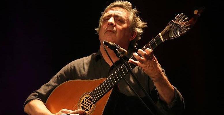 Festival_IN's tweet photo. AGORA no #festivalin
Guitolão, um novo instrumento musical português by Seiva Bruta | Plateau 2015 - Pavilhão 3 http://t.co/xAo1UKevyN