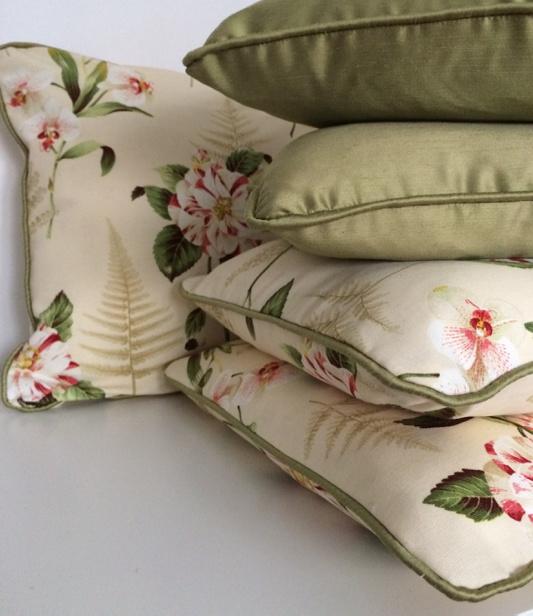DoggHouseDes's tweet photo. #sundaysewing http://t.co/BgUHugofg5