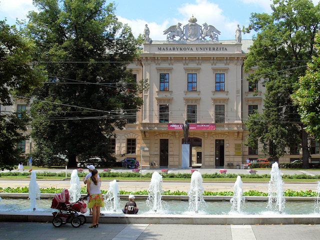StudyinCZ's tweet photo. Бесплатное высшее образование в лучших университетах Чехии! http://t.co/NaCda06EO4