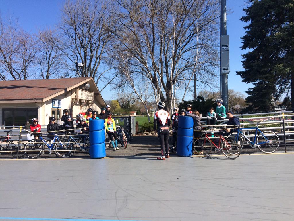 chiwomenselite's tweet photo. ☀ for #CWECdevelopment w/ @francinehaas & @edrudolphvelo Great turn out! http://t.co/qwU4x9kUCU