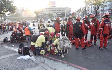 mariaressa's tweet photo. #RescueMarch: Disaster responders unite for ‘worst quake scenario’ - http://t.co/pkEZBu95pC via @rapplerdotcom http://t.co/NAal6y8kzr