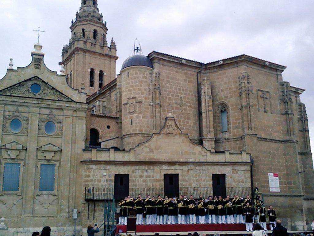 NoeliaEFG's tweet photo. Foto de ayer para el recuerdo, el @Amarrado_Avila en Nava del Rey. Sois muy grandes!! http://t.co/ICjLvq0SzE