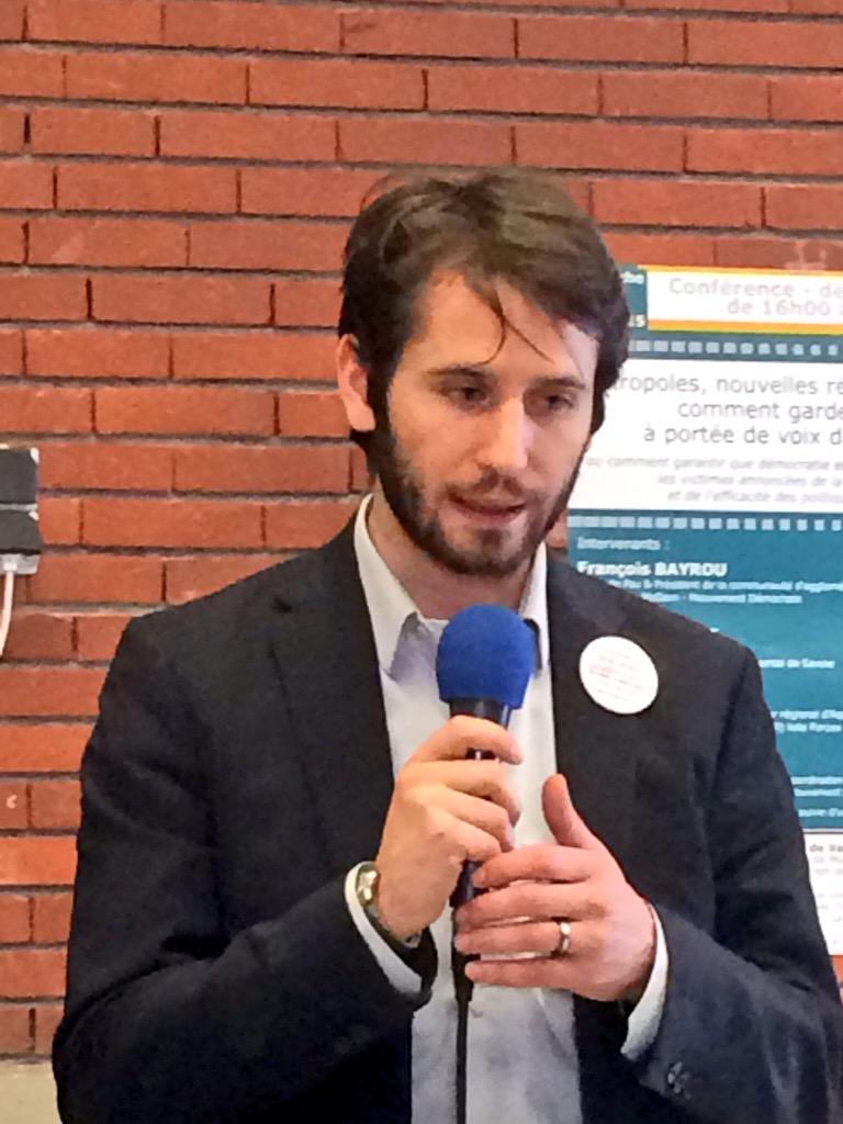 pax_gr's tweet photo. Conférence "Métropoles, nouvelles région, Europe : comment garder l'élu a la portée du citoyen ?" @modem http://t.co/rv6jFuQQNy