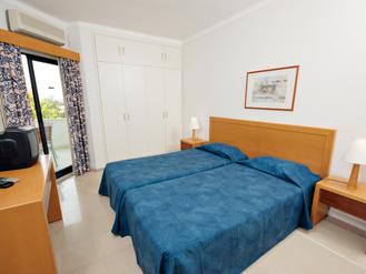 CompleteTravel's tweet photo. 4* Aparthotel Vila Petra #algarve  4 Nights, Self Catering #Bristol  05 May  From £152pp  call 01792 633230 to book http://t.co/FfSvbnSbdc