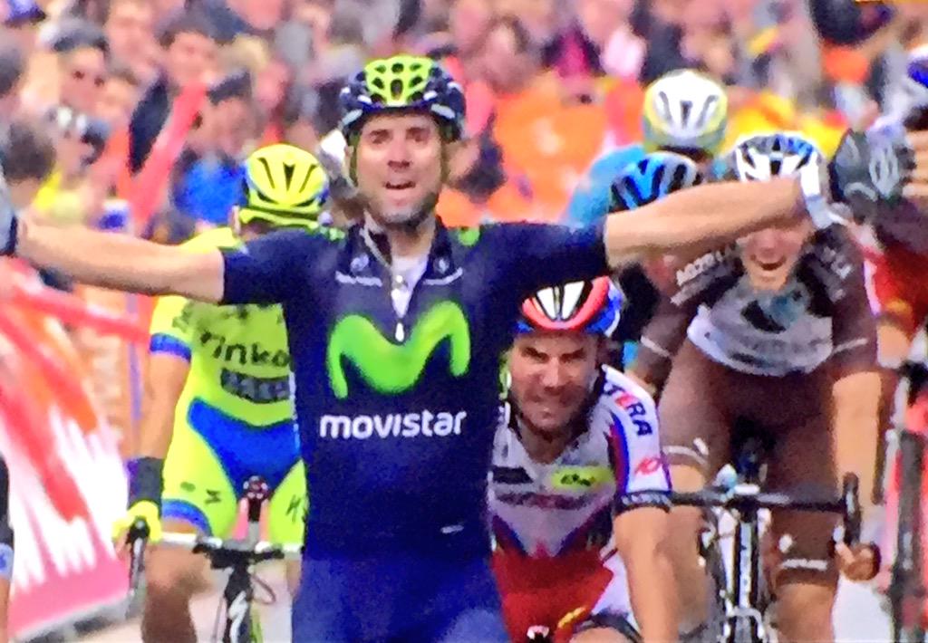 Footbedcompany's tweet photo. Lo ha vuelto a lograr, @alejanvalverde de @Movistar_Team gana la Lieja-Bastoña-Lieja  #LBL2015 http://t.co/hDvVeP6lSP