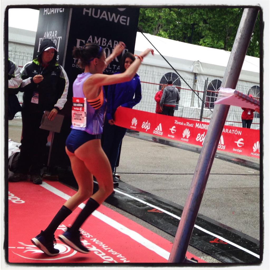 Inma__Diaz's tweet photo. Campeona de la #RockAndRollMediaMaratonMadrid2015 Felicidades @vaneveiga79 http://t.co/jtY7hbH76M