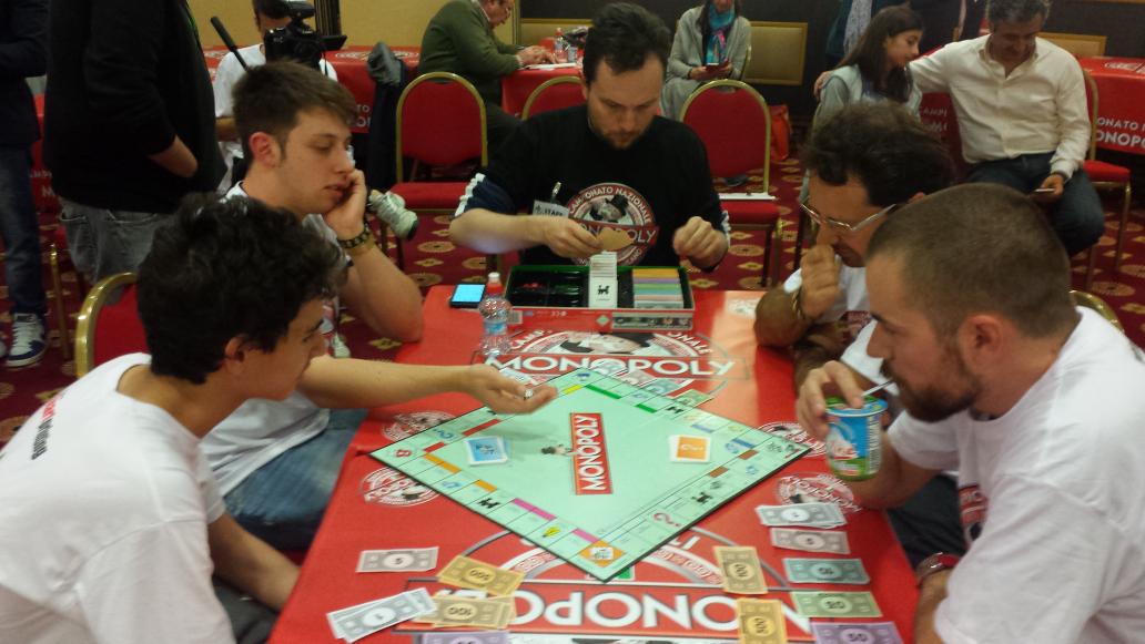 HasbroGamingIT's tweet photo. Ci siamo! Final table!! Chi sarà il migliore? #finalemonopoly #hasbrogaming #sigioca #giochidatavolo http://t.co/pVmyAt9o66