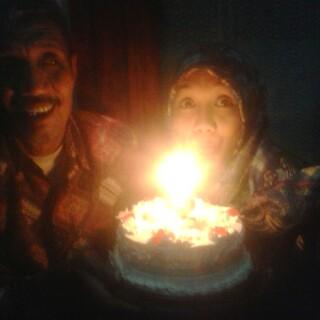 dhiantrieW's tweet photo. Si aku Kurang usia, tambah tua.. Xoxo :( :( http://t.co/uqifJAMYUS