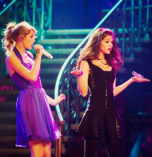 shxxnini's tweet photo. taylena onbir #BestFandomCA2015 Selenators http://t.co/QHmMh3dHFw
