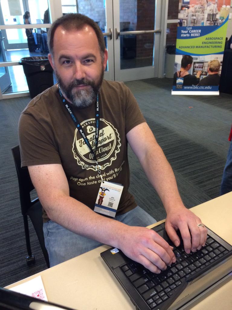 wkw111's tweet image. @j_osborne31 Testing the Linux break fix at #linuxfestnw