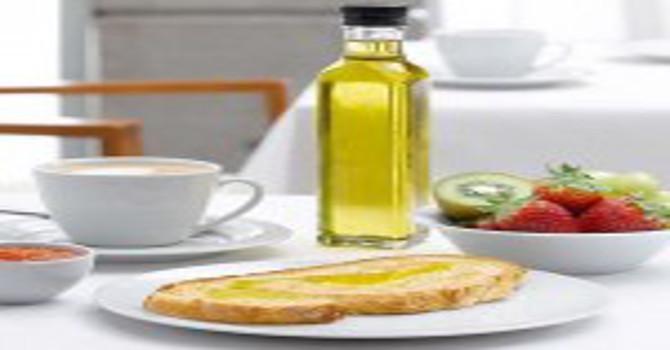 CondadodeAlmuza's tweet photo. ¿ Cuales son los beneficios del aceite de oliva para la salud ?http://t.co/OP8XrFVMUp … http://t.co/0wvIwsJosR