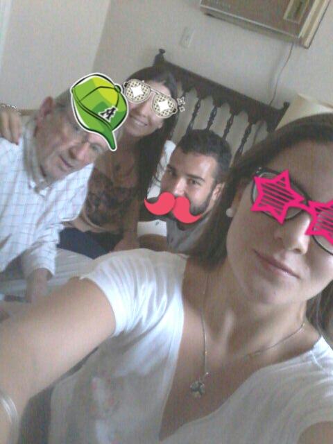 MiliHidalgo2's tweet photo. A Brasil con el abuelo canchero. http://t.co/syQ6fRaUsa
