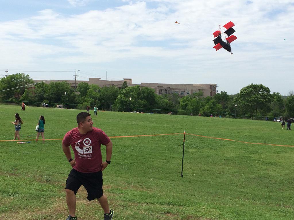 GL_parksguy's tweet photo. Some really cool kites flying today! @RPTSKiteFest @RPTS_TAMU http://t.co/Ft0EYHKCt2