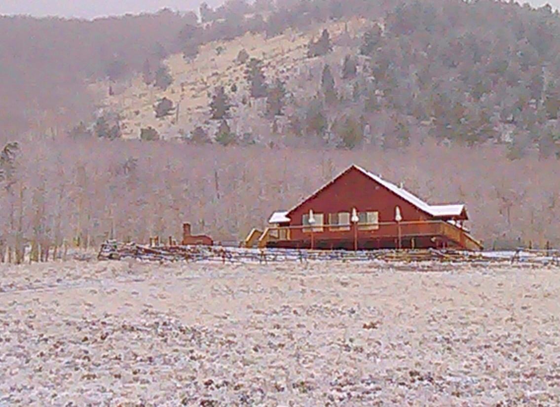 PopsClazy's tweet photo. Beautiful spring day at the lodge #springday2015 more snow today & 2maro, #Colorado http://t.co/czVqRZszga