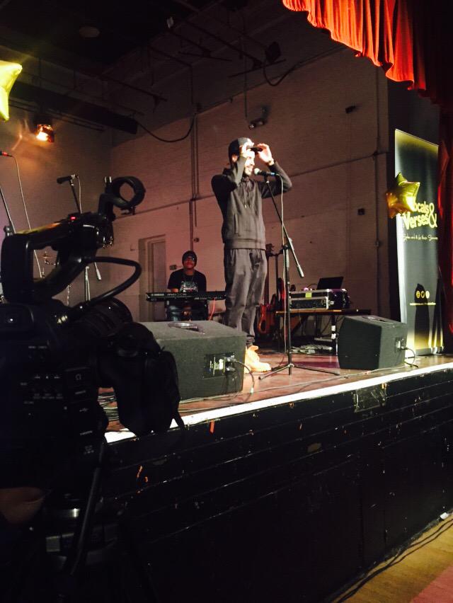 Fresh_Take's tweet image. Shane Romero has the audience rocking #VocalsAndVerses