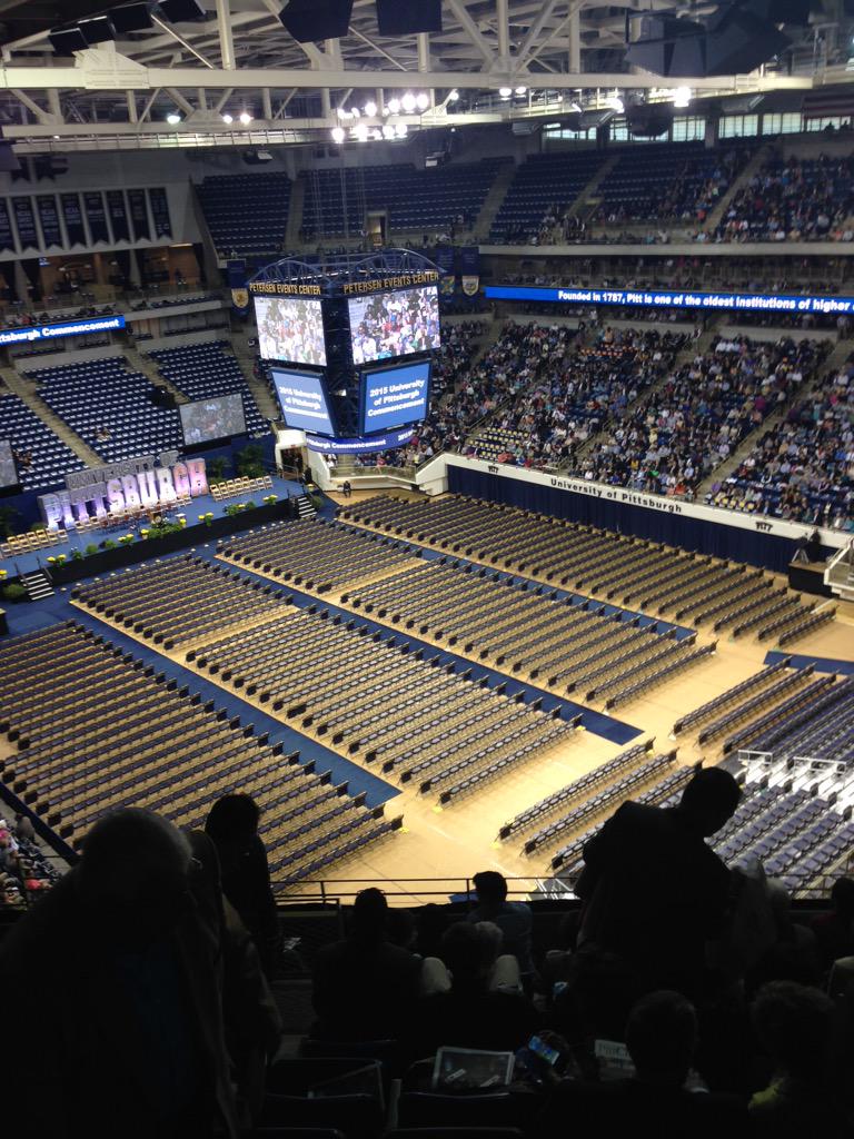 VegasRUs's tweet photo. #pittcommencement 6,000 graduating through Pitt #hail2pitt http://t.co/wLgrkxObT5