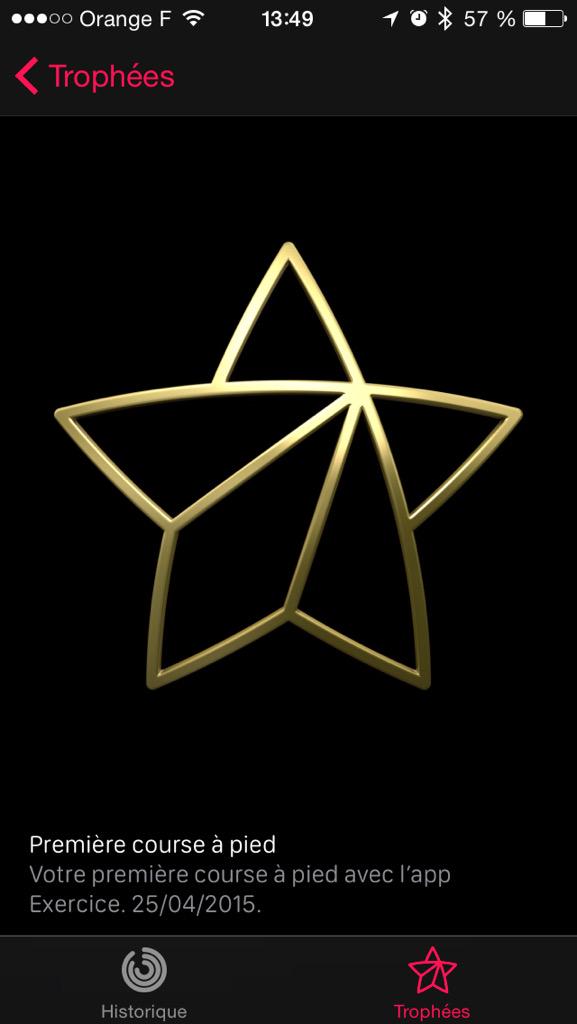 ApplWatchFR's tweet photo. #AppleWatch : Vous pouviez gagner des trophées en faisant des courses à pied ou autre objectif. http://t.co/PM6L9Ne1Oz
