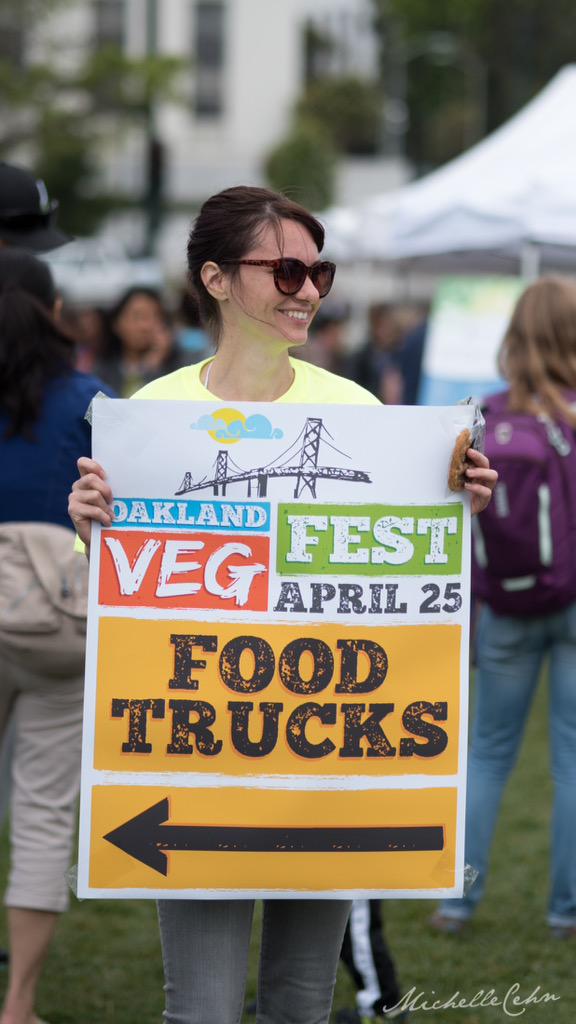 chaiogu11's tweet photo. Thousands celebrated the 1st annual @OaklandVeg Fest yesterday! Such a great event. #OaklandVegWeek #USVegWeek http://t.co/JmBQNn17x3