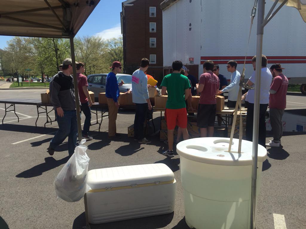 Sort for a Reason at <a href="/RiverParkonSG/">RiverPark</a> has been a great turn out! All to help box food for the <a href="/SE_Ohio_FB/">SE Ohio Foodbank</a>.