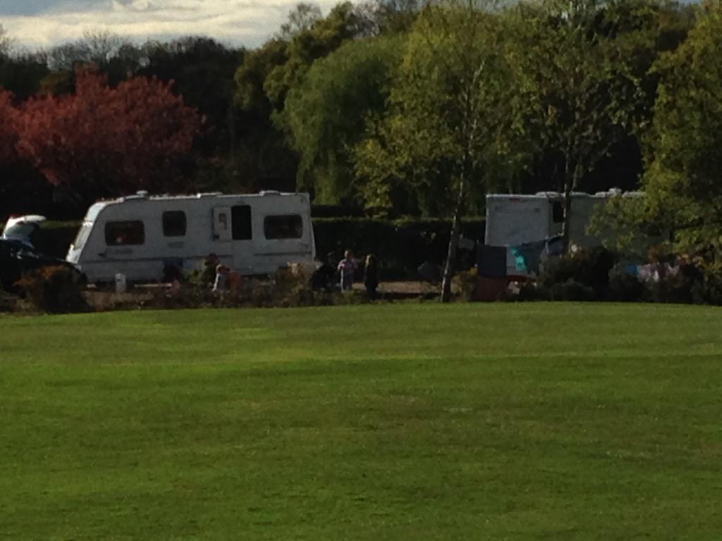 josheneve's tweet photo. Gypsys have taken over our golf club, doing the washing, got new green staff as well, unbelievable @GolfClubWankers http://t.co/2HL3Amv0lk
