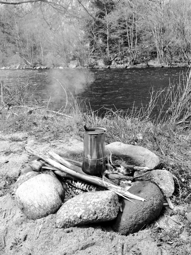 AigaFlyfishing's tweet photo. Coffee by the river - #Aiga #flyshing session. http://t.co/nqoFaZSck8