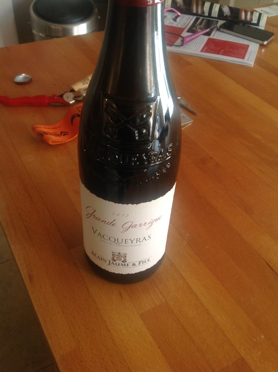 huwjohndavies's tweet photo. Sunday tipple can't beat the Rhone #vacqueras http://t.co/LmjSsX2HWS