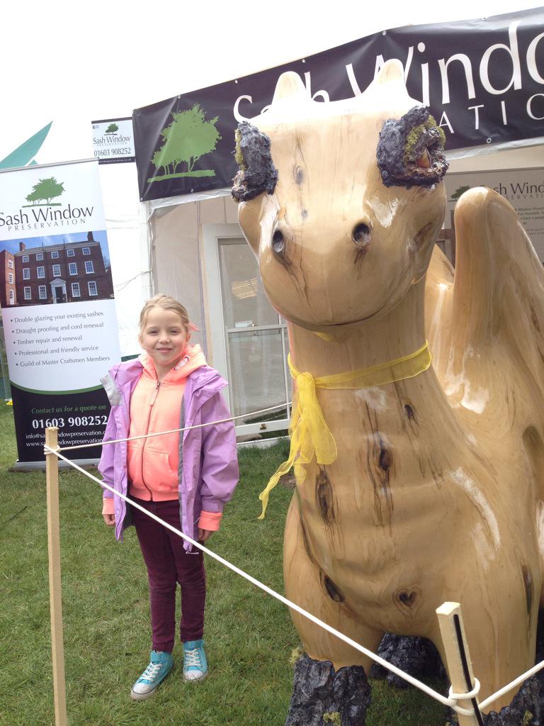 AndreaCSmith_'s tweet photo. @StoreyJoanna @GoGoOakley @joineryyard @EAGandCFair we found him too :) http://t.co/KnGns1sYOu