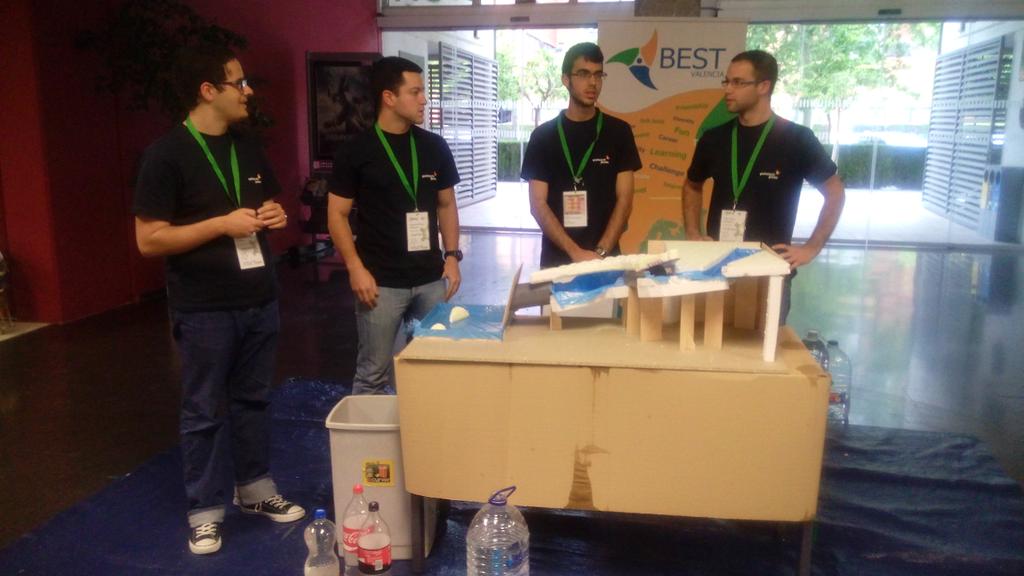 EBECSpain's tweet photo. Y para finalizar, el último equipo de #TeamDesign, "Light". #EBEC2015 #EBECSpain @TelecoUPV @UPV @EBEC_BEST http://t.co/An4cB6LvuM