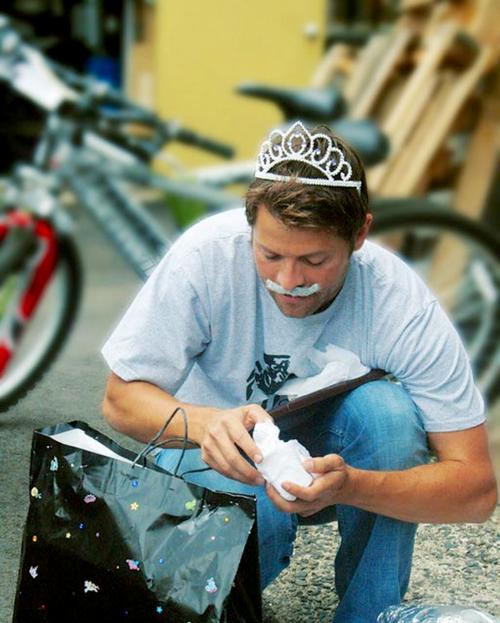 bowleggednerd's tweet photo. "I want to live in a world where the word 'normal' is an insult." - Misha Collins #WeLoveYouMisha #SPNFamily http://t.co/uml49if36E
