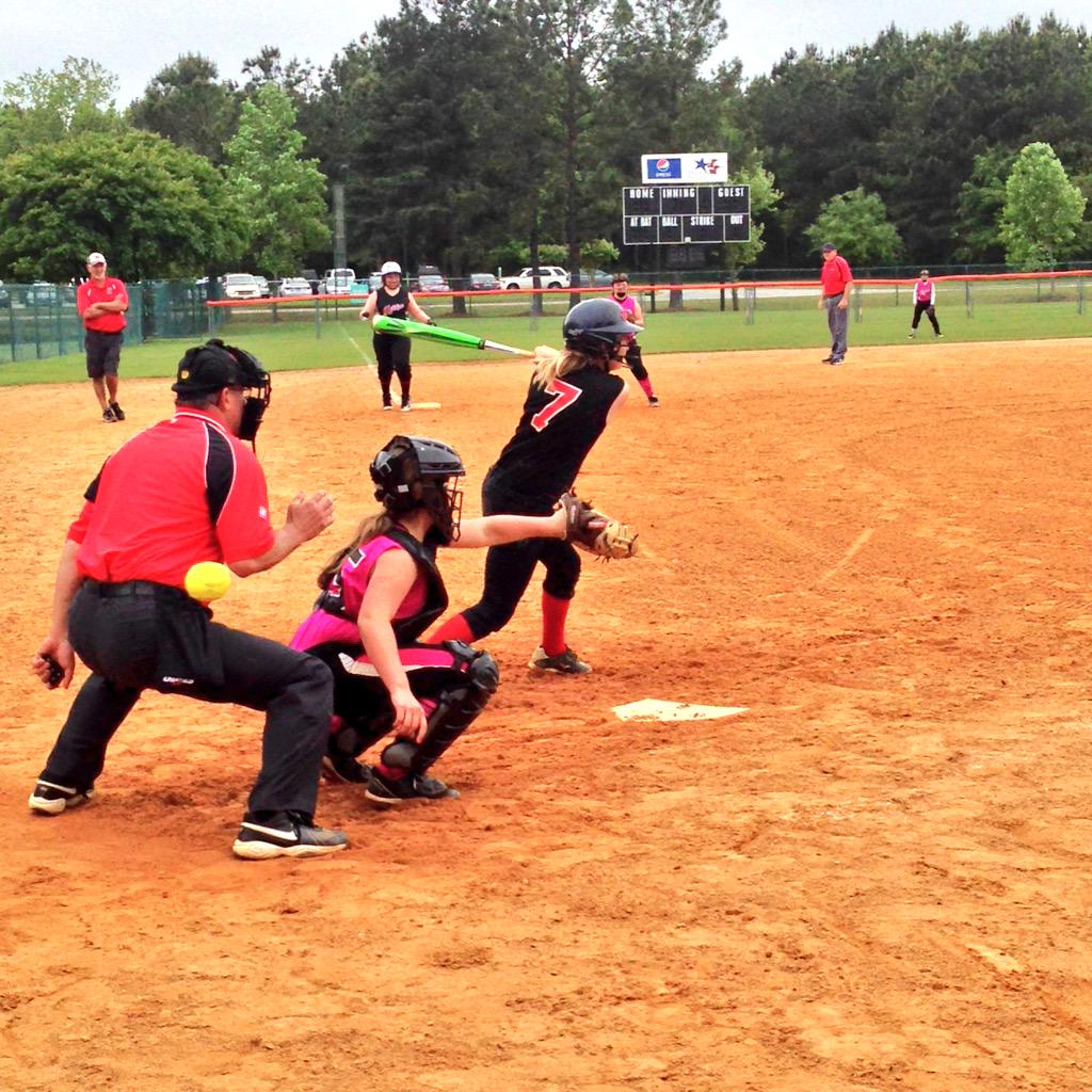 SCPerfectGameSB's tweet photo. 12U Florence Knockouts vs HotStyx #USSSAFreedomSpringFury #FlorenceSC #BracketPlay http://t.co/0ylOMXl2YP